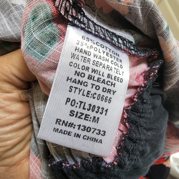 UMGEE NEW RED/BLACK FLORAL ROMPER SIZE MED - Picture 3 of 7